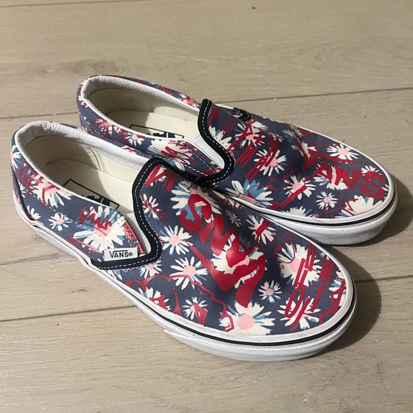 Women’s Vans Classic Slip On Floral Red Graffiti - Picture 1 of 6